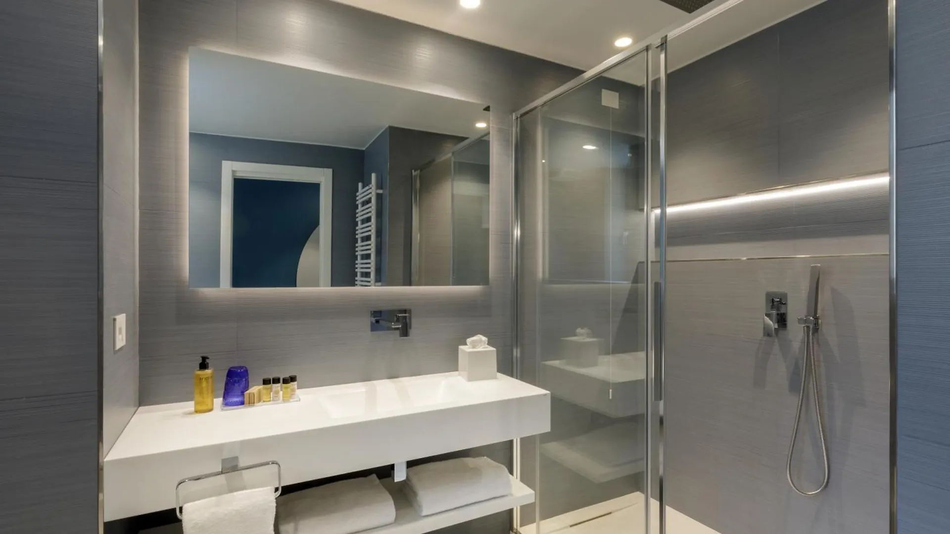 Ambasciatori Suite Hotel Sottomarina 3*,
